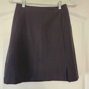 BLACK WITH PURPLE PINSTRIPE SKIRT JUNIORS SIZE 3/4